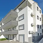 Gorgeous Apartment In Makarska With Wifi