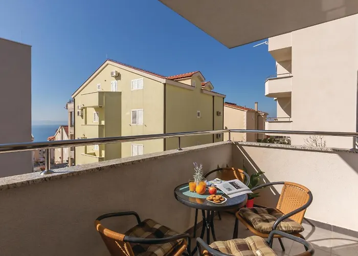 Gorgeous Apartment In Makarska With Wifi